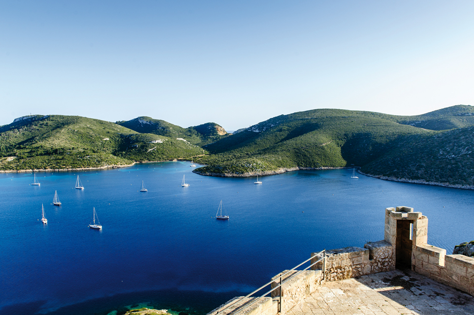 Destination the Balearics : wonderful journey in catamaran