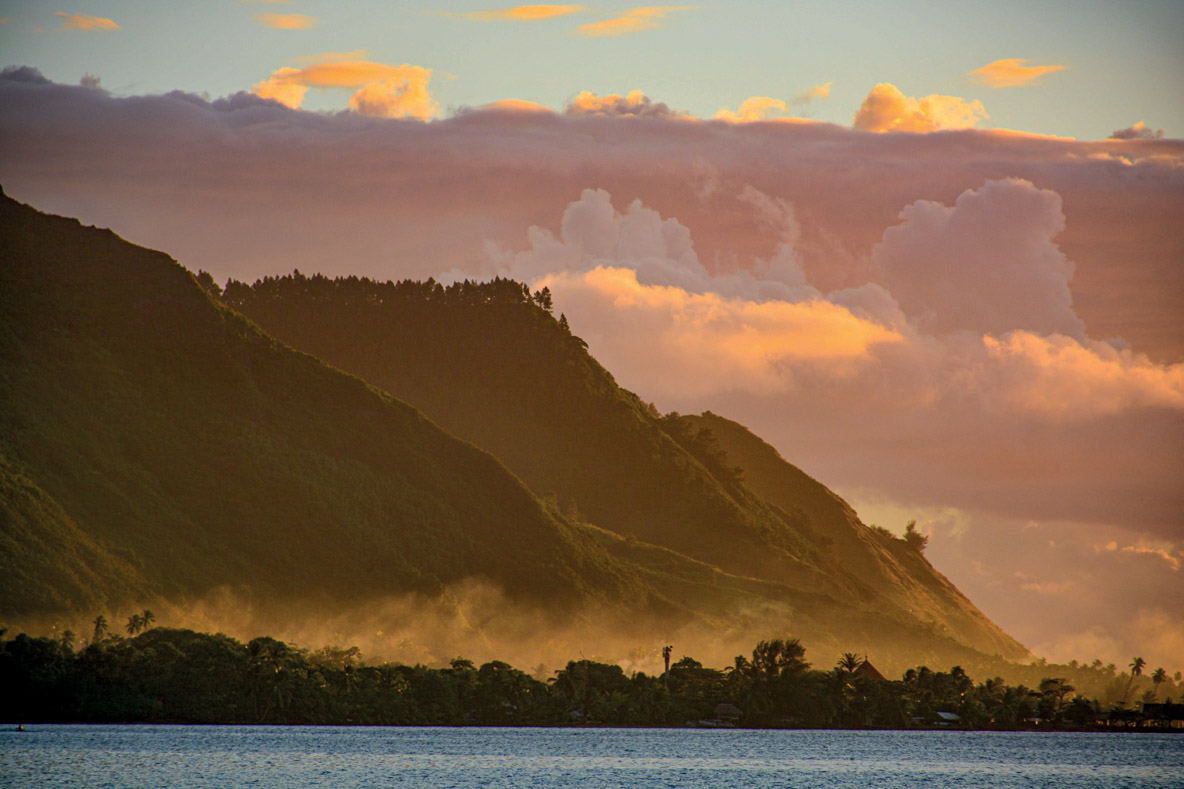 Moorea’s relief is particularly pronounced - its highest peak, Mont Tohiʻeʻa, rises to 3,960 feet (1,207 m).