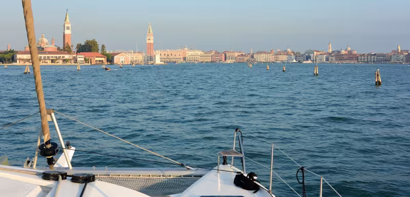 "Lady Roslyn", Catherine and Nic’s Saba 50 is hull n°1 in the series. One of those rare catamarans which can brag about having been so close to St.Mark’s Square in Venice! 
