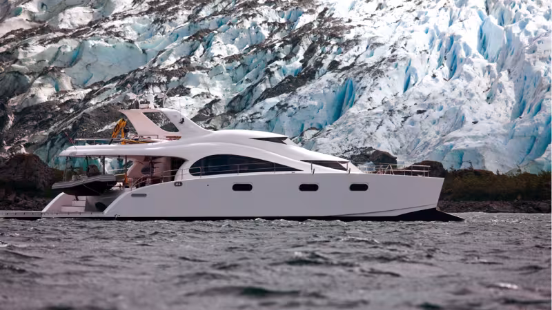 A motor catamaran can be a good solution to go far and discover the world, as Laurent Bourgnon demonstrated with his Sunreef 70... 