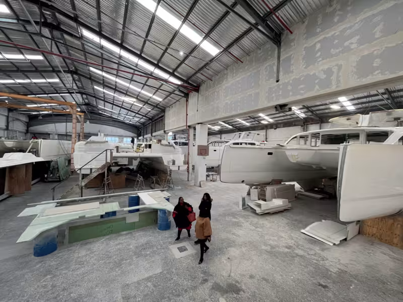 The Voyage Yachts yard in Cape Town, South Africa. Even though the construction of a multihull represents only 20% of the total carbon footprint 20 years after its launch, many processes and new materials are making it possible to produce boats that are m
