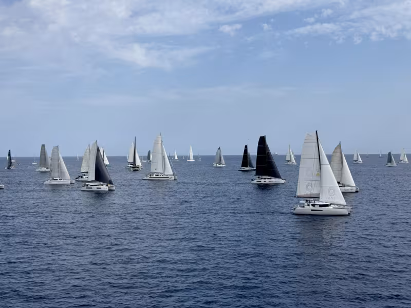 Although the start took place in erratic south-easterly conditions, the trade winds quickly filled in, saving the fleet from having to tack to get south of the island of Gran Canaria.