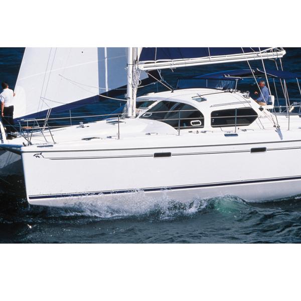 Marc Lombard took great care to design rather slim hulls. A good point for performance, even though most 435s don’t have daggerboards.