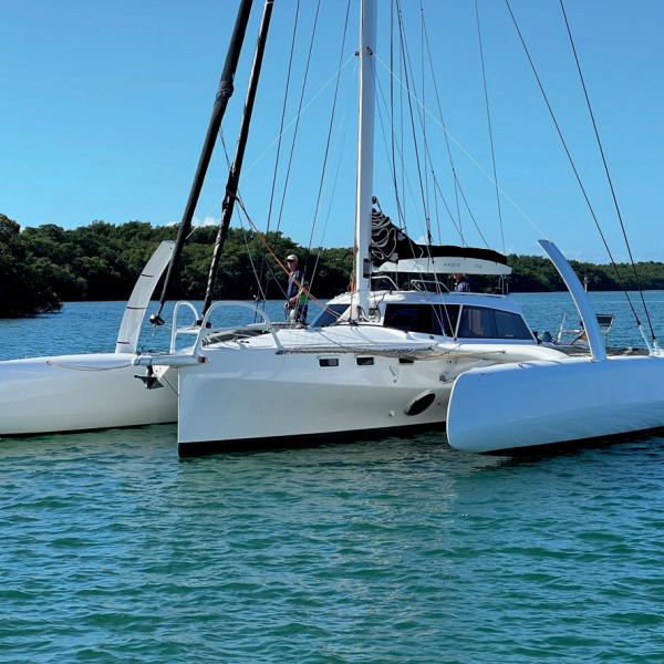 The Rapido is recognizable by its very aerial look with its floats that barely touch the water.