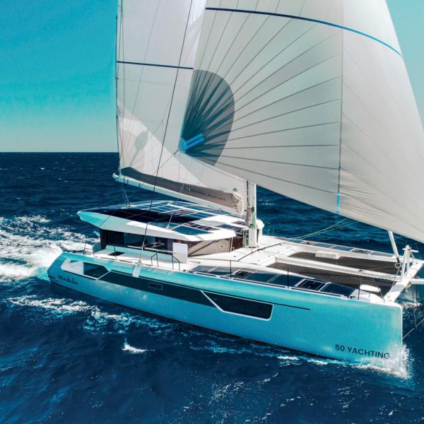 Under gennaker (tacked down to a retractable bowsprit), the New Windelo 50 can easily maintain averages in excess of ten knots. Reaching double-digit speeds is the best guarantee of efficient hydro-generation.