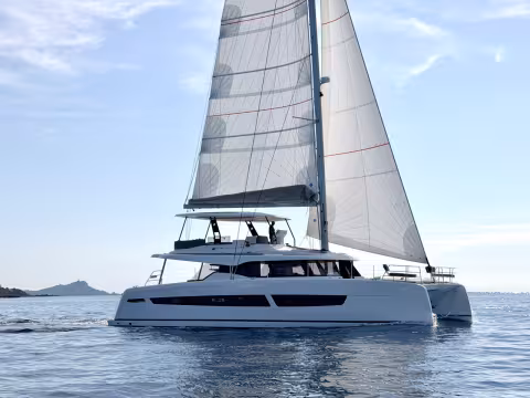 FP55 | Flybridge and Solid Foredeck | Multihulls World