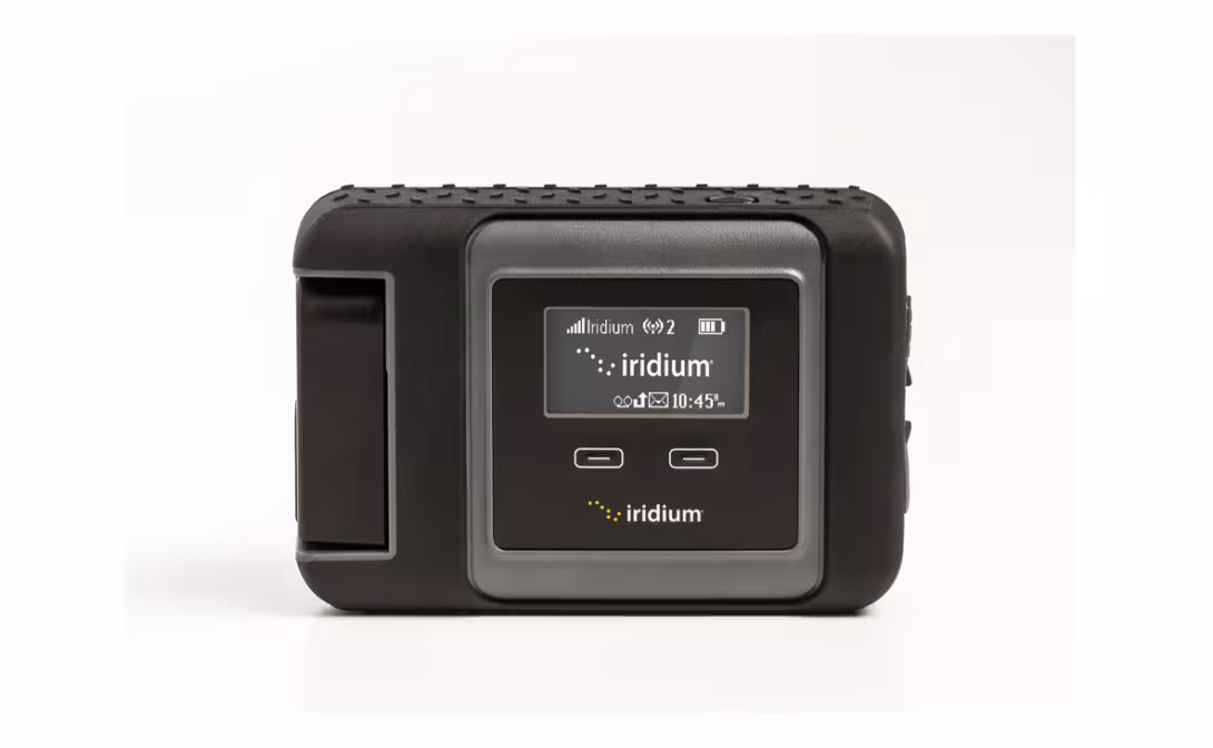 With its use of low-orbit satellites, the Iridium network is the most modern, and its coverage is worldwide. The Go box allows five devices to be connected aboard.