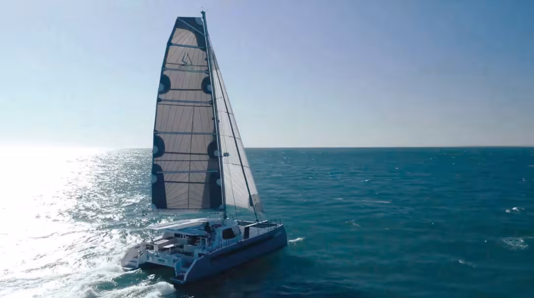 The 442 performs well on almost any point of sail and regularly reaches wind speed. You’ll probably get there sooner than expected!
