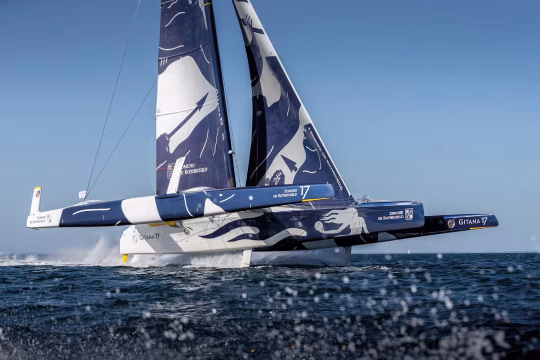 Gitana 17 Maxi Edmond de Rothschild covered the great circle course at  an average speed of 21.6 knots, but  26.9 knots over the ground… ©Gitana/Eloi Stichelbaut