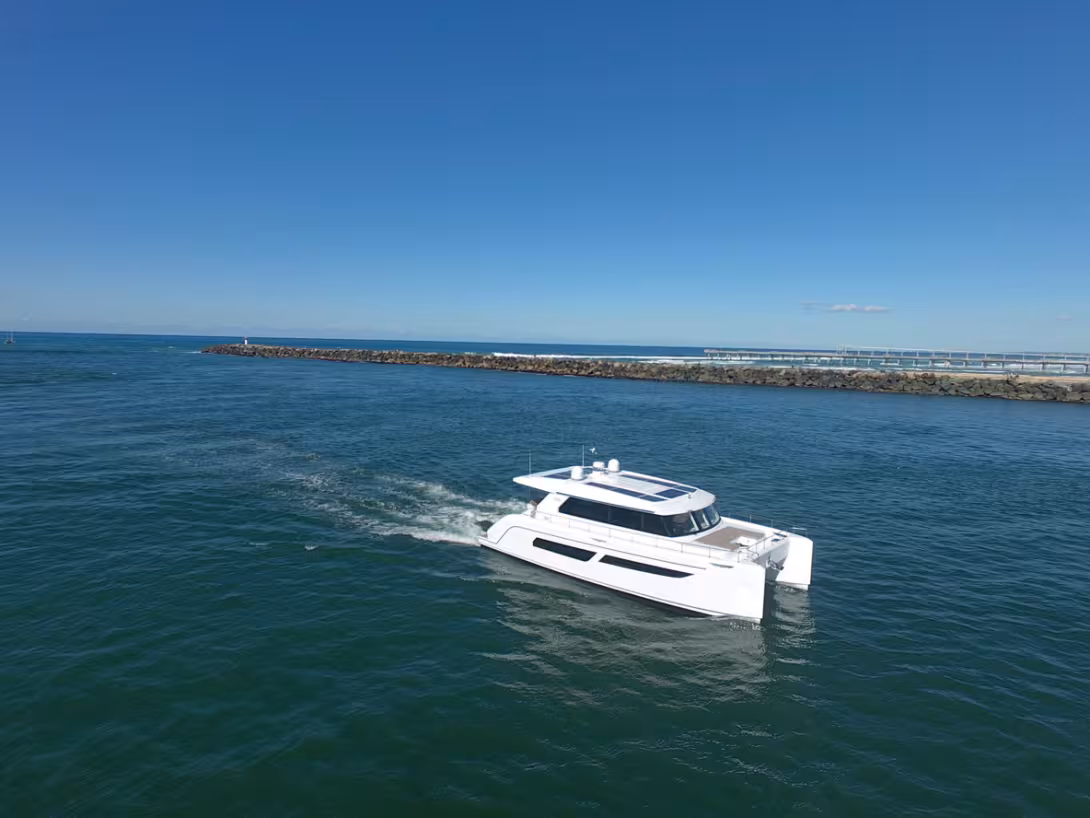 The Iliad 53 Sport can cruise in trawler mode or in semi-displacement mode, cruising comfortably at 20 knots, and reaching a maximum of 21 knots comfortably during our sea trial.