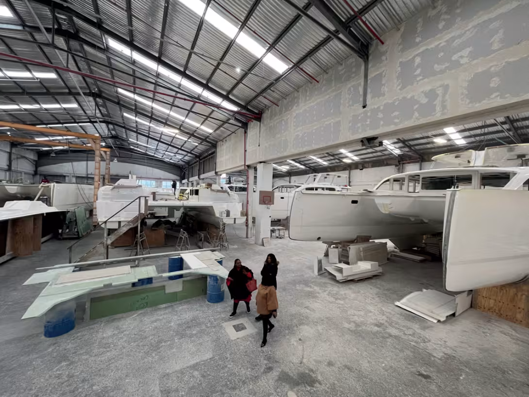 The Voyage Yachts yard in Cape Town, South Africa. Even though the construction of a multihull represents only 20% of the total carbon footprint 20 years after its launch, many processes and new materials are making it possible to produce boats that are m