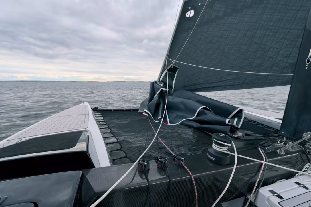 To facilitate maneuvers, two headsails can be left on station.