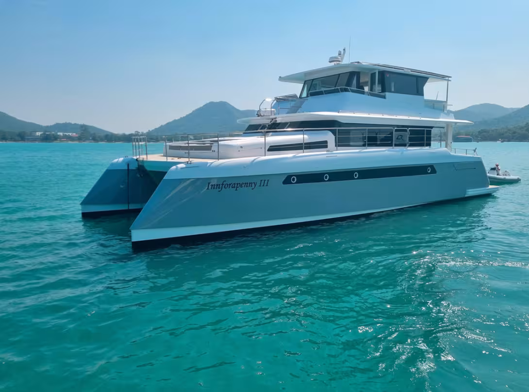 Designers Longreach and the experienced PowerPlay yard have combined stylish aesthetics with an efficient power hull for this sleek design.