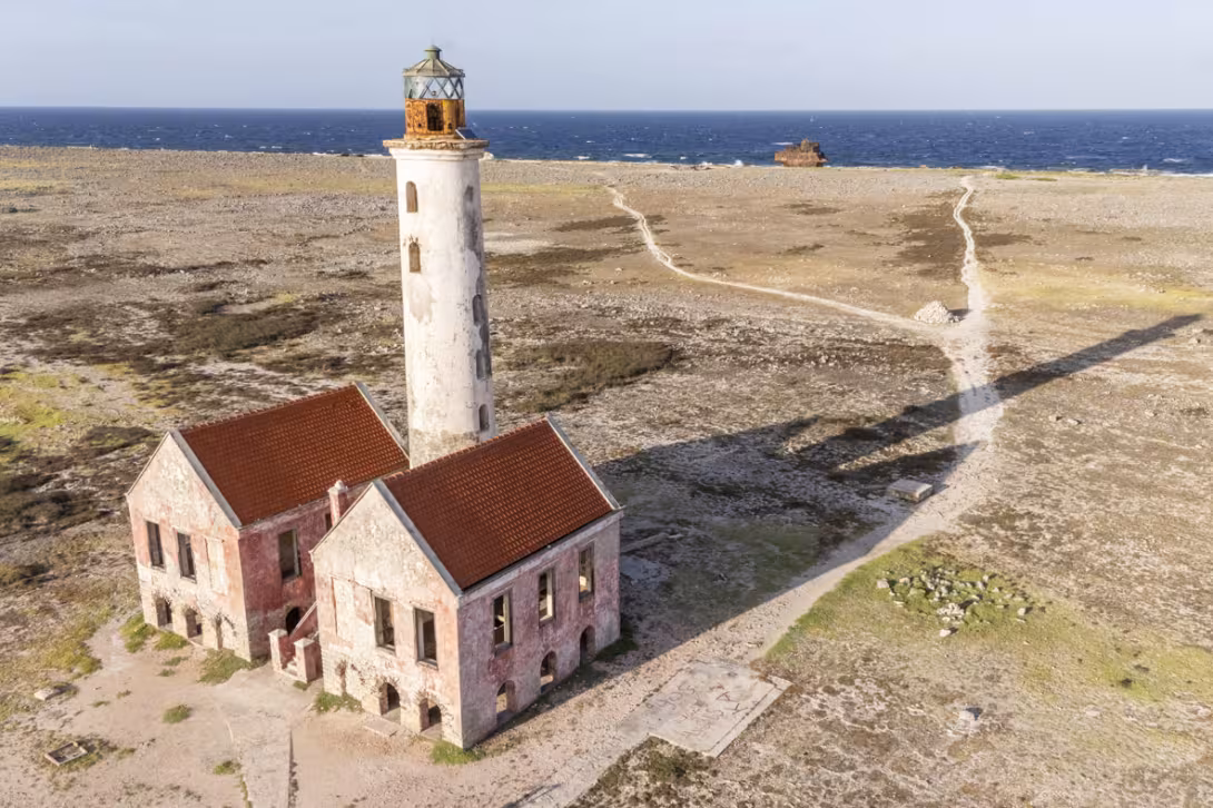 No, that’s not a rock jutting out from the shore, but a wreck at the foot of the lighthouse.
