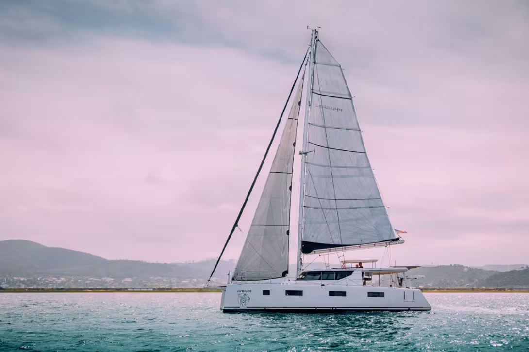 The Vision 444 features a simple, modern and timeless design that’s not lacking in elegance.