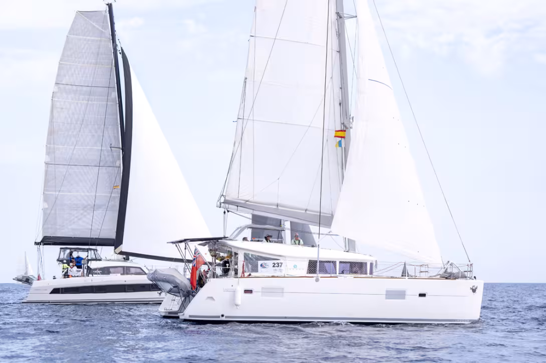 Although the start took place in erratic south-easterly conditions, the trade winds quickly filled in, saving the fleet from having to tack to get south of the island of Gran Canaria.