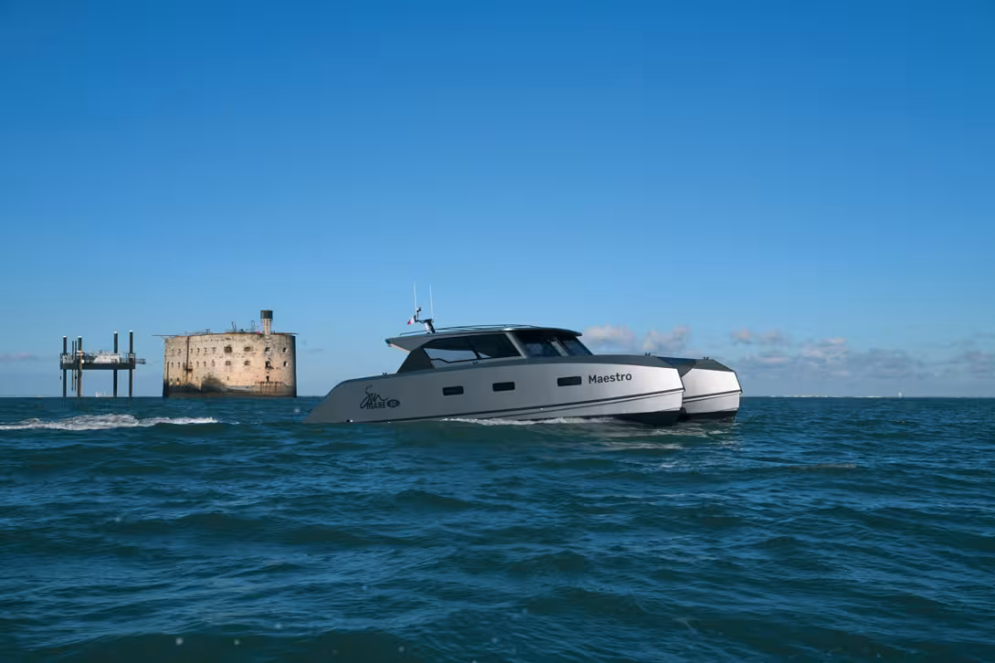 The Sunmare 50, just a few cables from Fort-Boyard, makes the most of the incomparable winter light.
