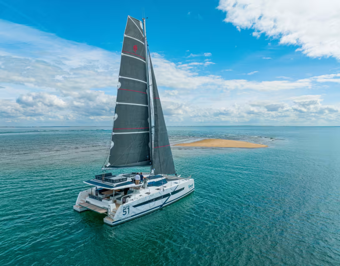 Sunreef Yachts was a pioneer in  integrating high-efficiency  solar cells into the hulls,  superstructures and rigging of  its Eco range models.