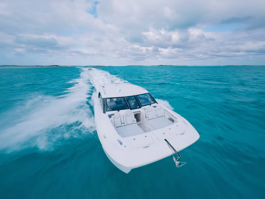 At 3,700 rpm, the 42 Coupe can exceed 40 knots.