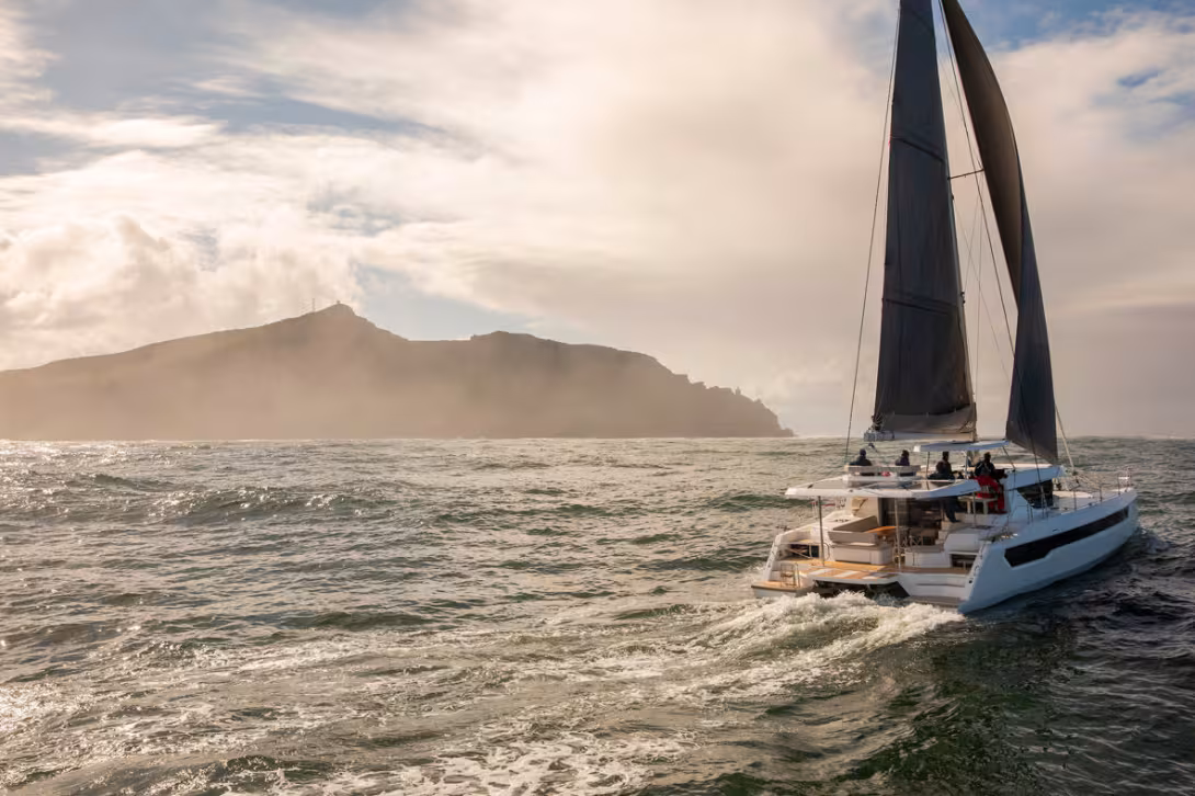 LEOPARD 46 Catamaran Hybrid Electric Drive | Complete Tour | Subtitles in French available!