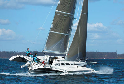 Boat Review by Multihulls World of: Trimaran Dragonfly 920 Touring