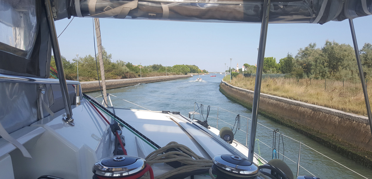 Navigating the narrow canals is not always easy. And be careful with the tides…