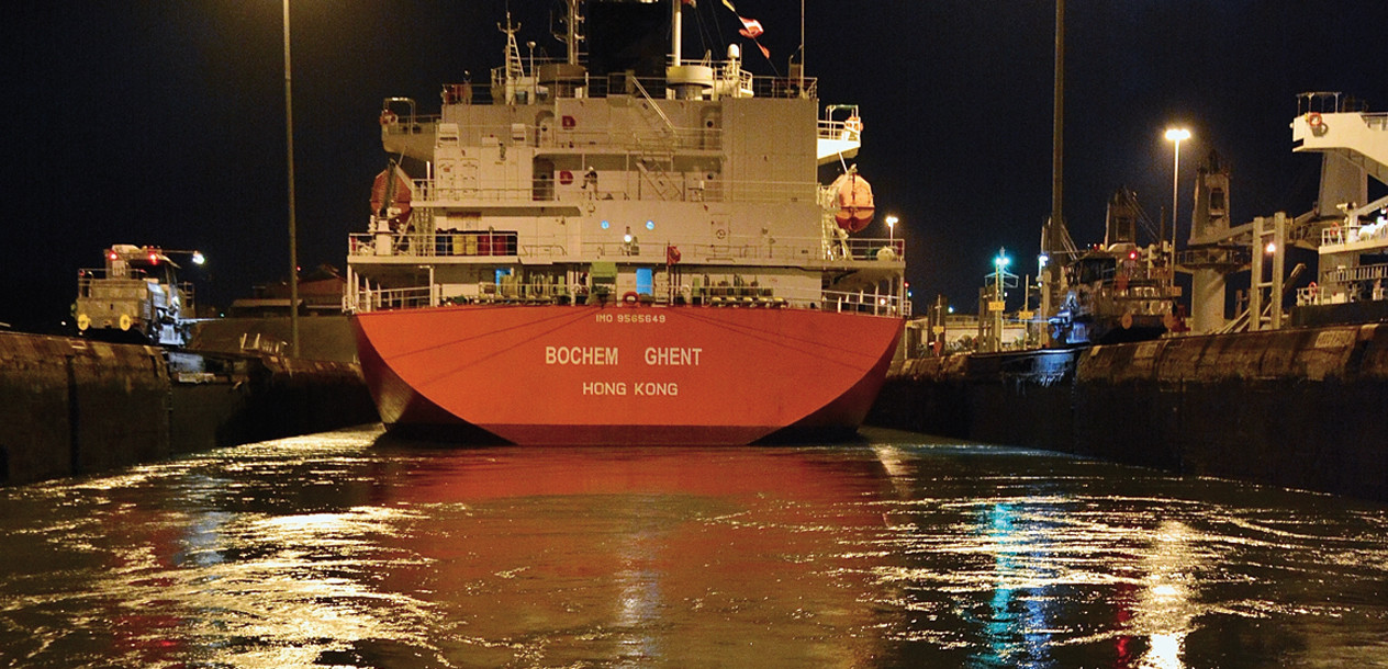 The water rises, forming whirlpools of current which make the mooring lines holding back the boats creak severely.