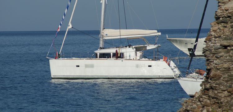 A compact and easy-to-live-with catamaran, both at sea and at anchor.