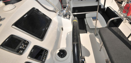 Deck hardware (clutches, blocks, winches, turning blocks) looks great and is perfectly functional. The plastic coating of the Raymarine instruments has been degraded by the UV, but with no loss of function.