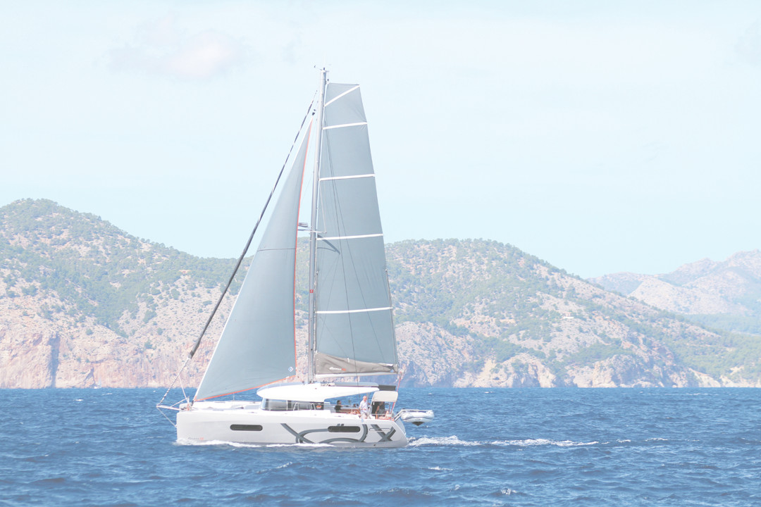 catamarano excess 12