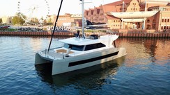Moon Yacht 60