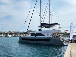 catamaran 70 feet