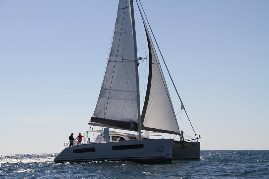 how to use daggerboards on catamarans