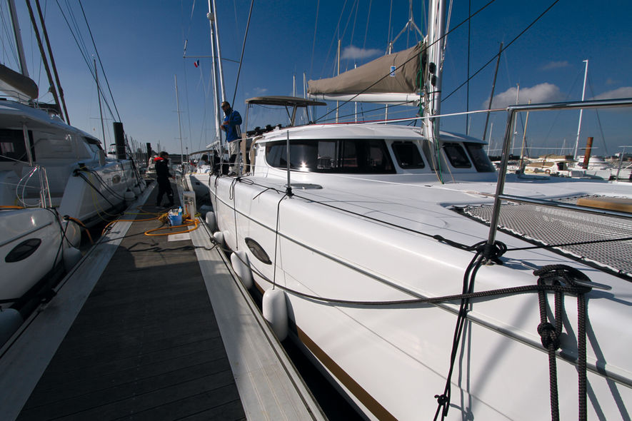 Leaving the quay under engine step 1