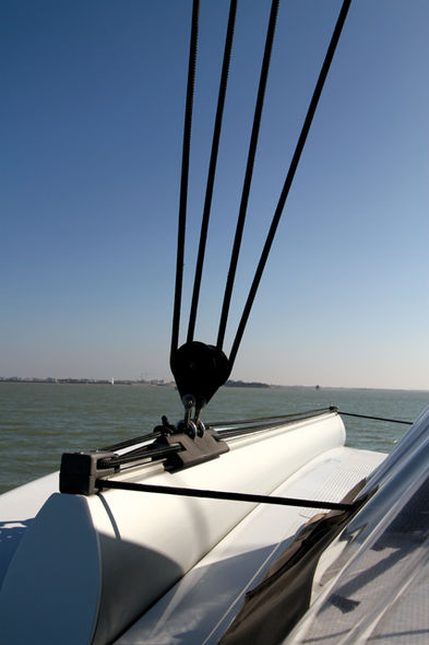 Setting the mainsail step 1