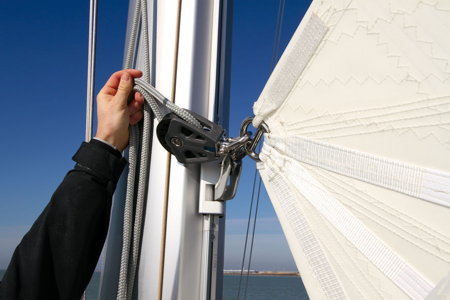 Setting the mainsail step 5