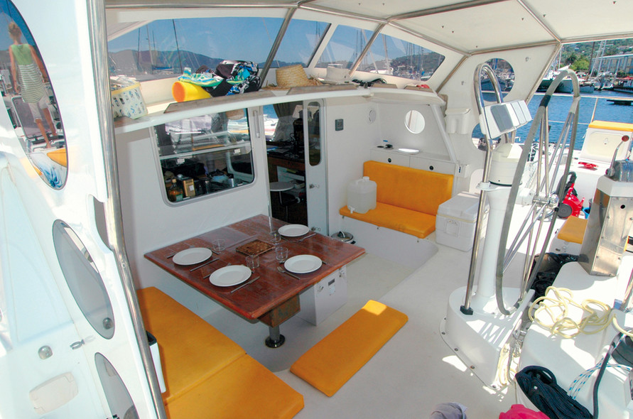 Chronicle around the world : one year since setting off