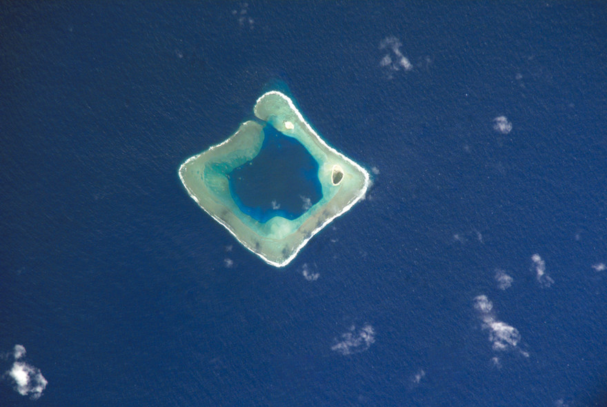 Chronicle around the world : Islands of the Western Pacific
