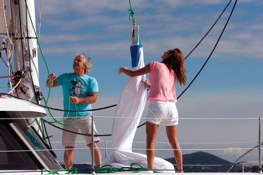 Downwind : under full sail