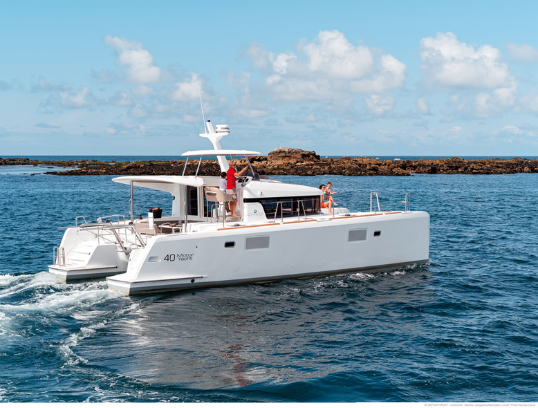 boat review by multihulls world of: motor lagoon 40 motor