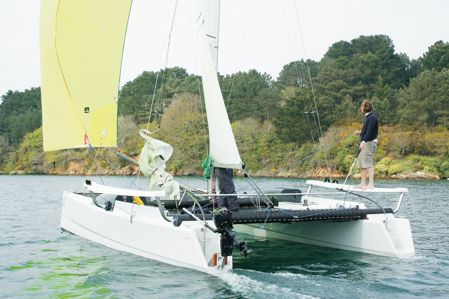 catamaran virus v8