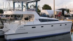 Havana 40 Flybridge Powercat