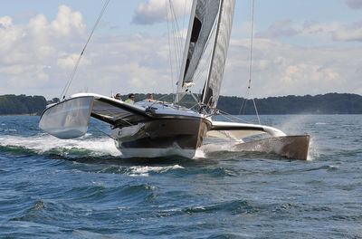 Boat Review by Multihulls World of: Catamaran Dragonfly 32 Touring