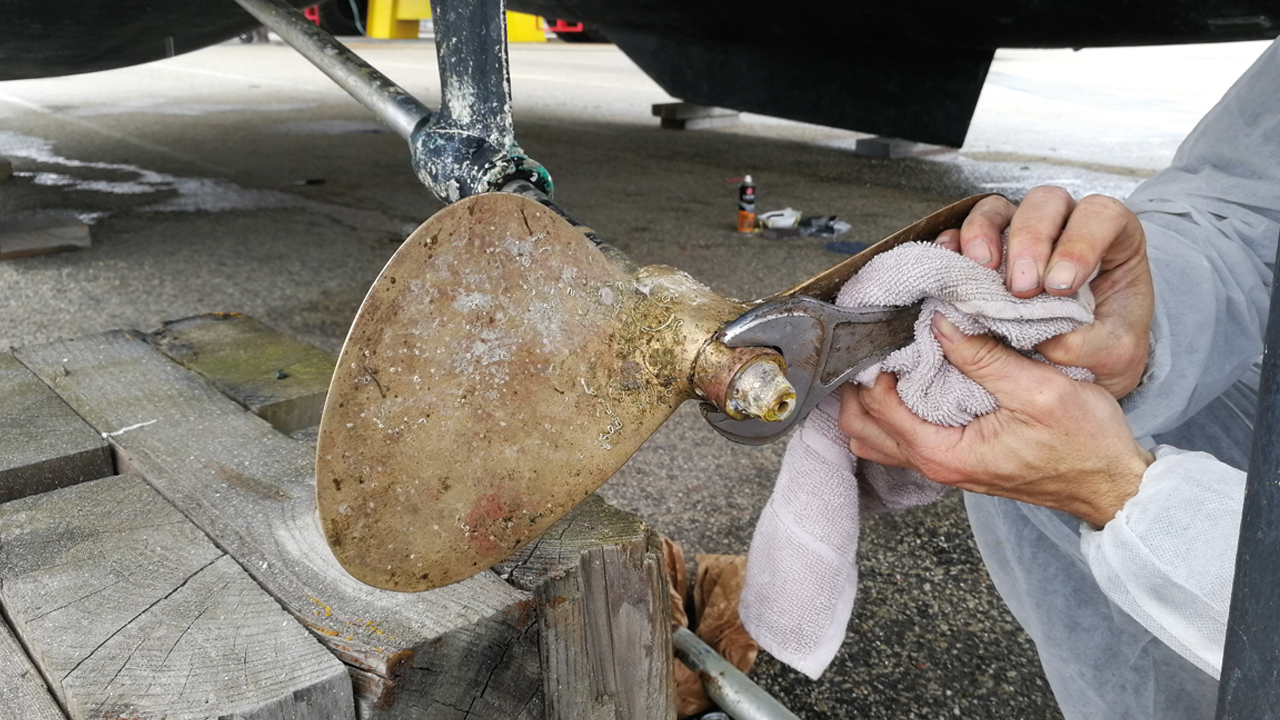 Changing your own propellers! Technical Multihulls World
