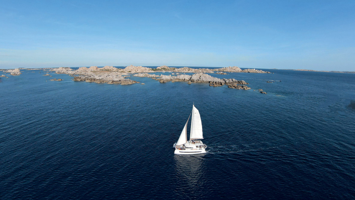 Our Bali lends itself to sailing upwind, here around the Lavezzi Islands.