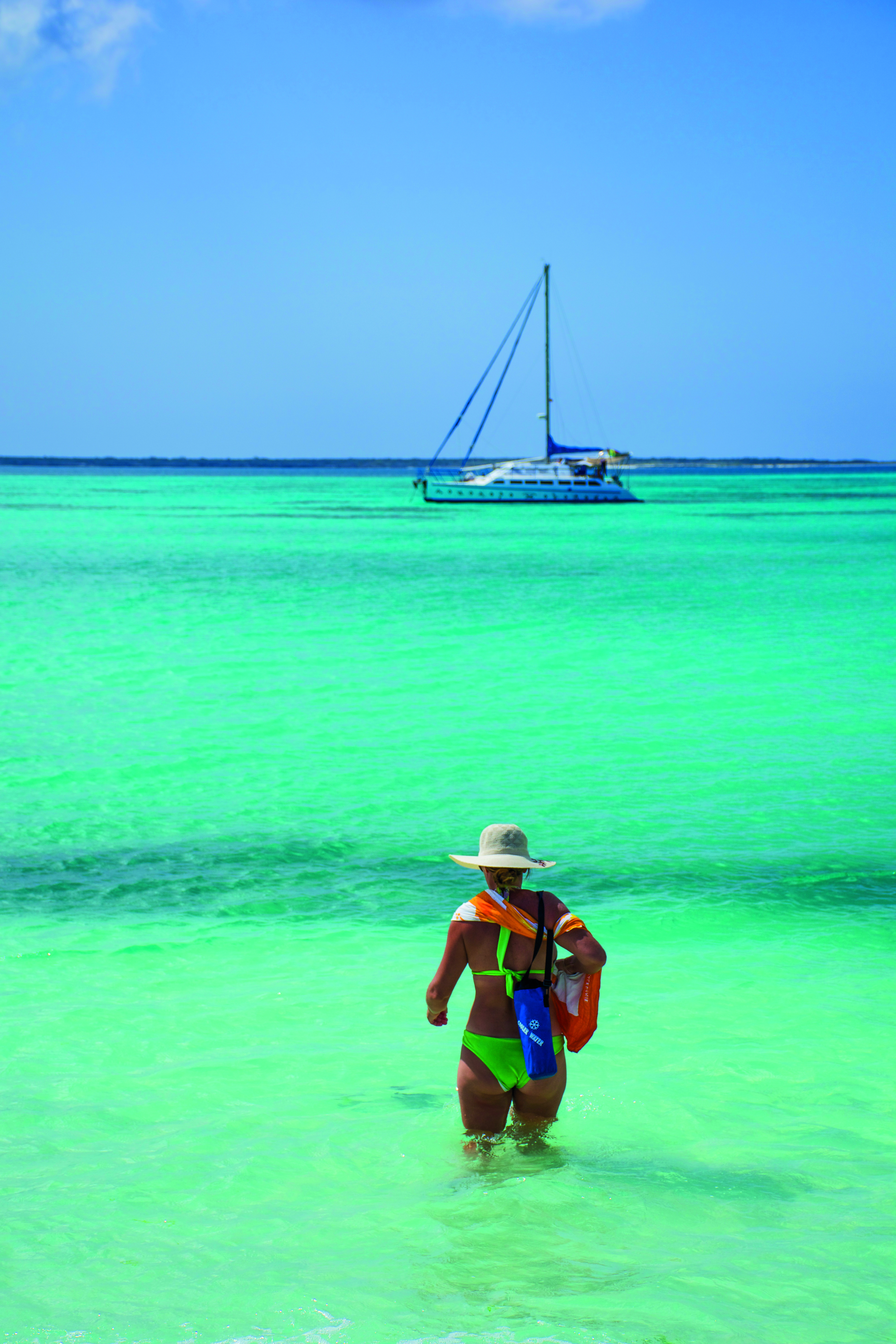 The water is perfectly protected, which is an obvious invitation to take a dip - especially as the water temperature ranges from 77°F/25°C (February minimum) to 91°F/32.7°C (September maximum).