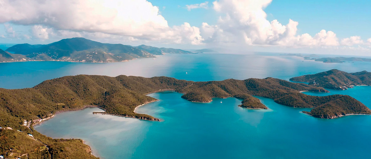 Thanks to a warm, humid climate, the vegetation is lush,  whatever the time of year.