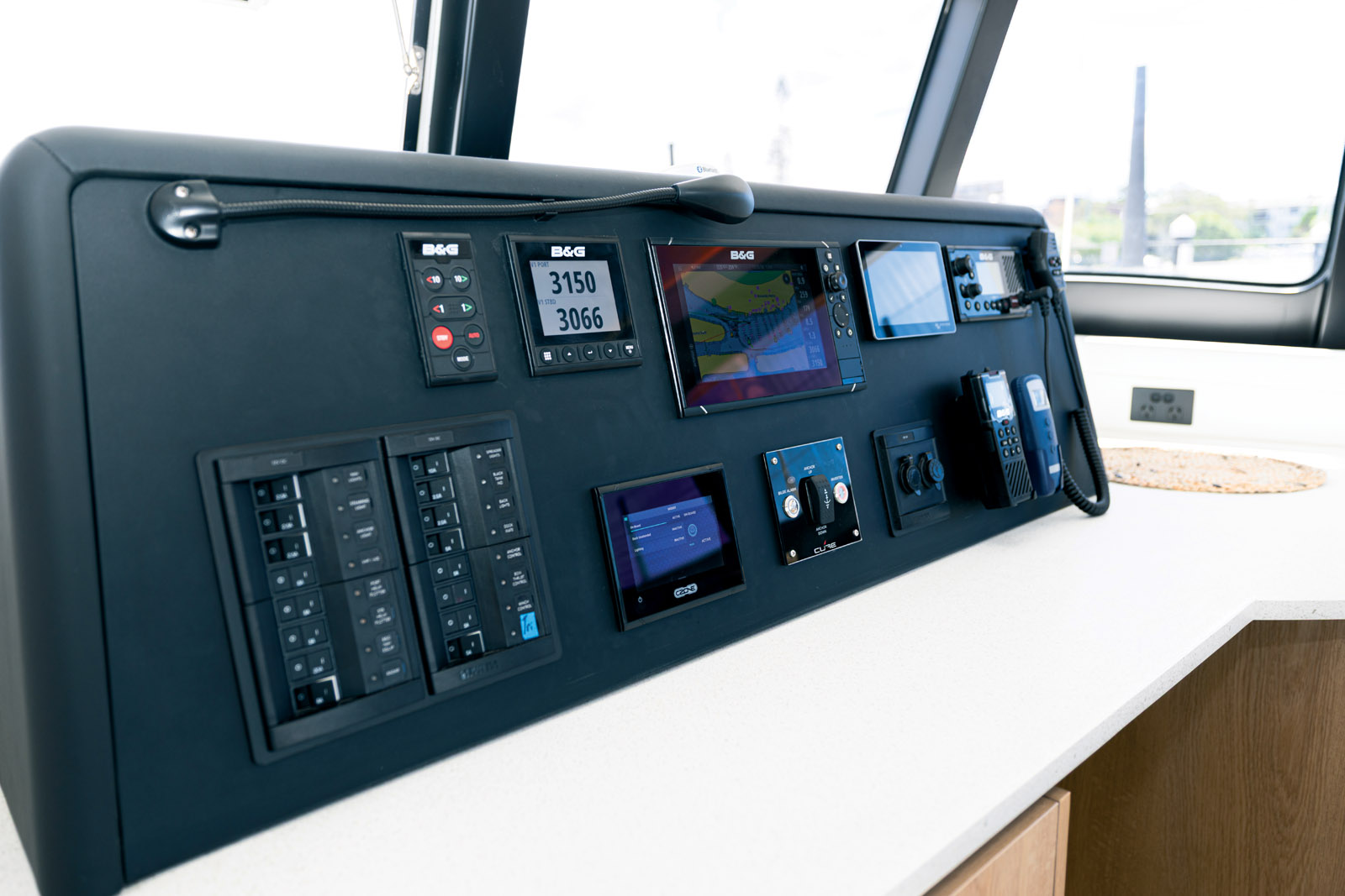 An extensive navigation station includes a dedicated loadcell screen reporting on shroud sensor data.