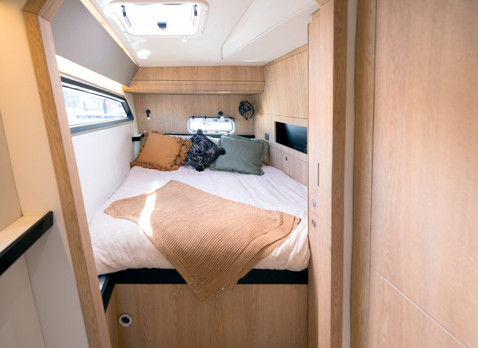The owner’s suite has ample volume and ventilation is good with hatches on every bulkhead.