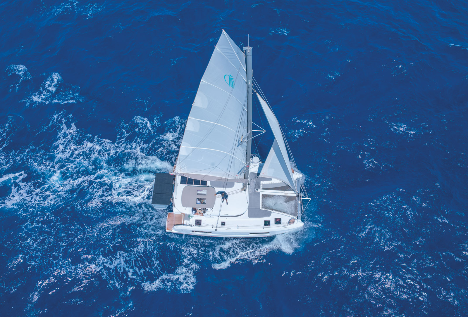The self-tacking jib was adopted to simplify maneuvers. Under way, it proves tricky to trim...